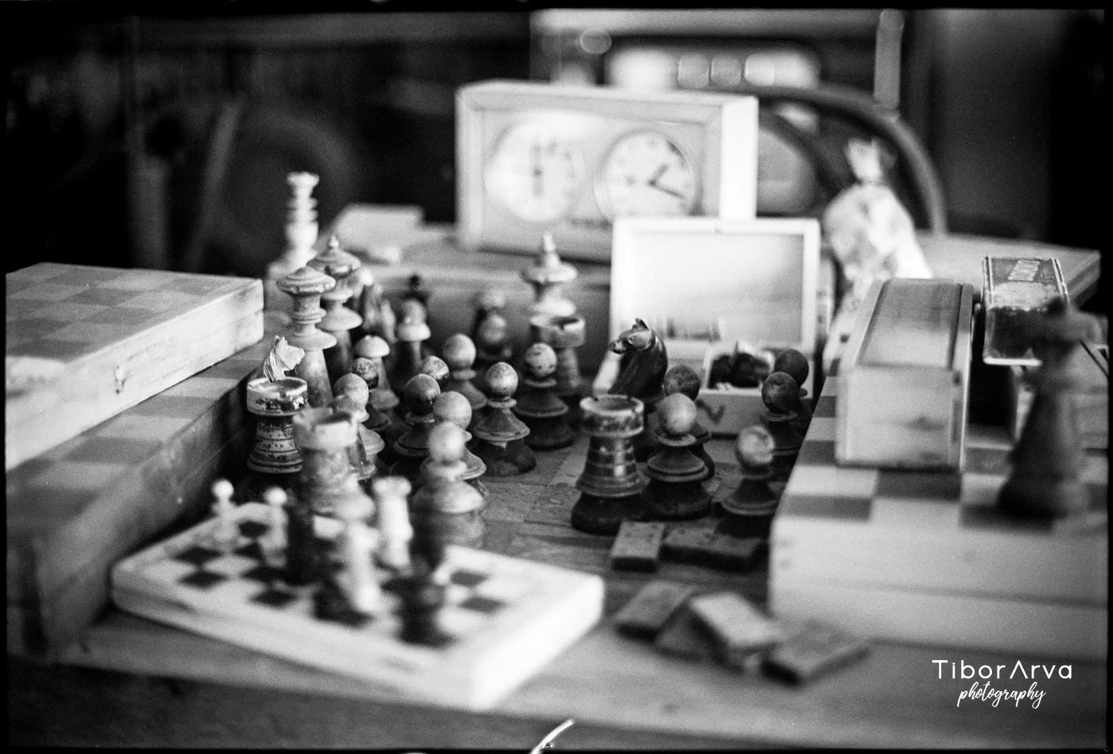Tibor Arva Fotografie — analoger Silbergelatine-Print, in der Dunkelkammer von Hand entwickelt